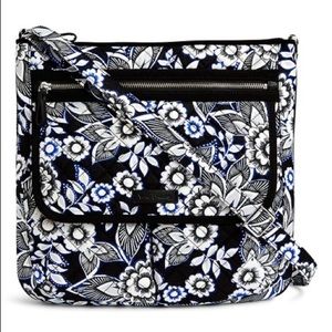 NWOT Vera Bradley Snow Lotus Iconic Mailbag